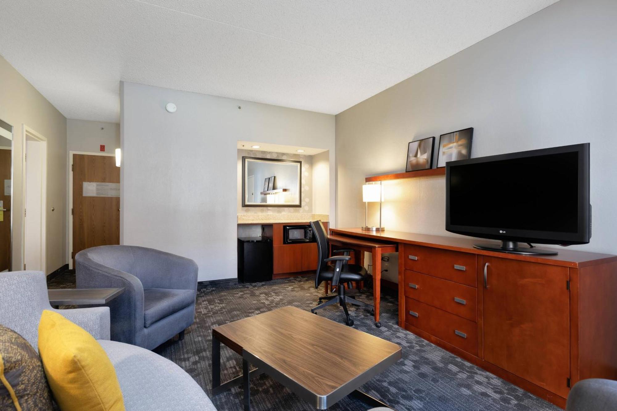 Courtyard By Marriott Dallas-Fort Worth/Бедфорд Экстерьер фото