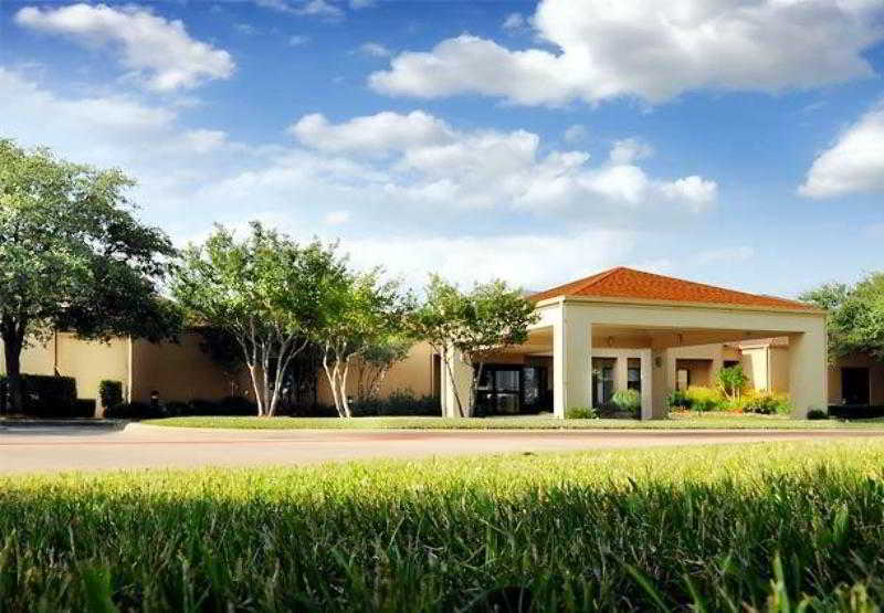 Courtyard By Marriott Dallas-Fort Worth/Бедфорд Экстерьер фото